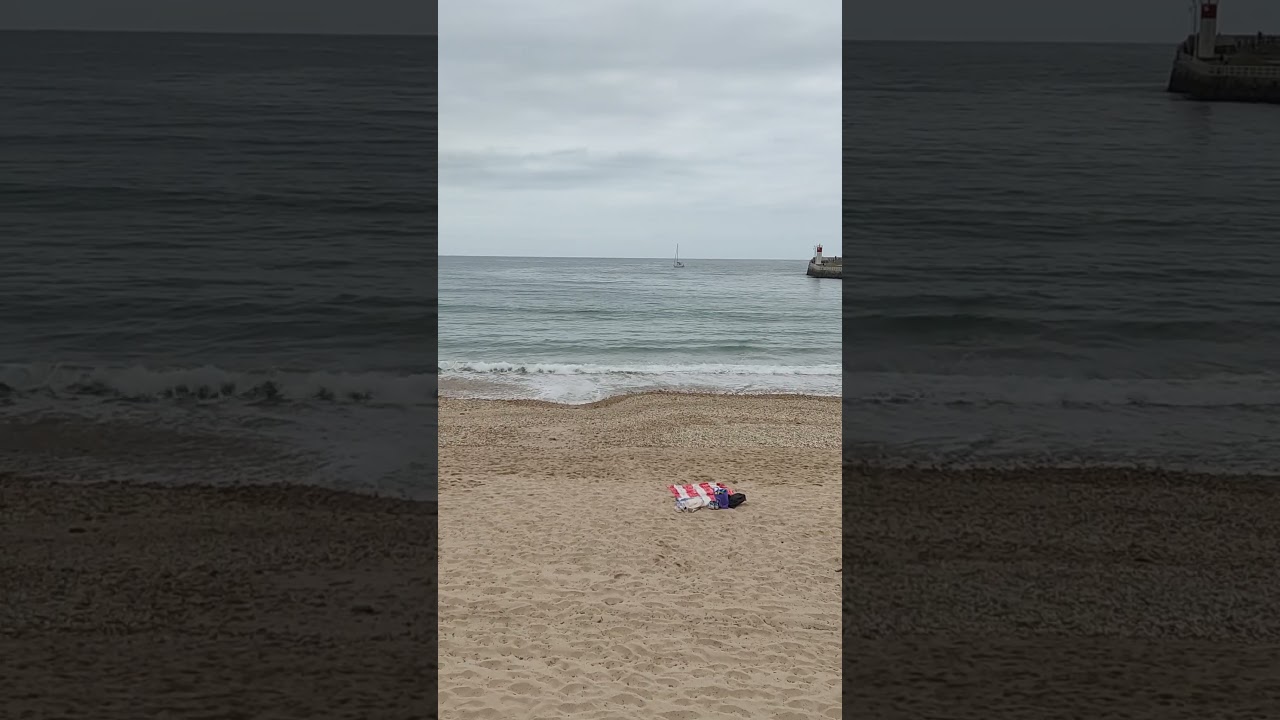 Playa de Santa Marina, Ribadesella , lo dejaron abandonado. #Asturias #Ribadesella #shorts