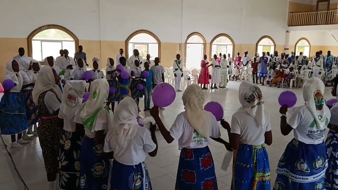 Desfile do coro esperança alusivo ao dia internacional da mulher no Soyo 