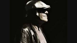 Video thumbnail of "Kim Larsen - Papirsklip"