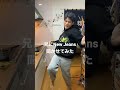 キッチンで無茶振りダンスw