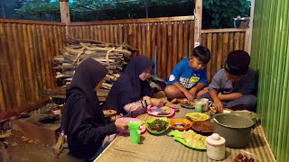 Download Lagu Suasana Buka Puasa TerSyahdu Di Kampung Di Temani Hujan | Ramadhan Di Pedesaan MP3