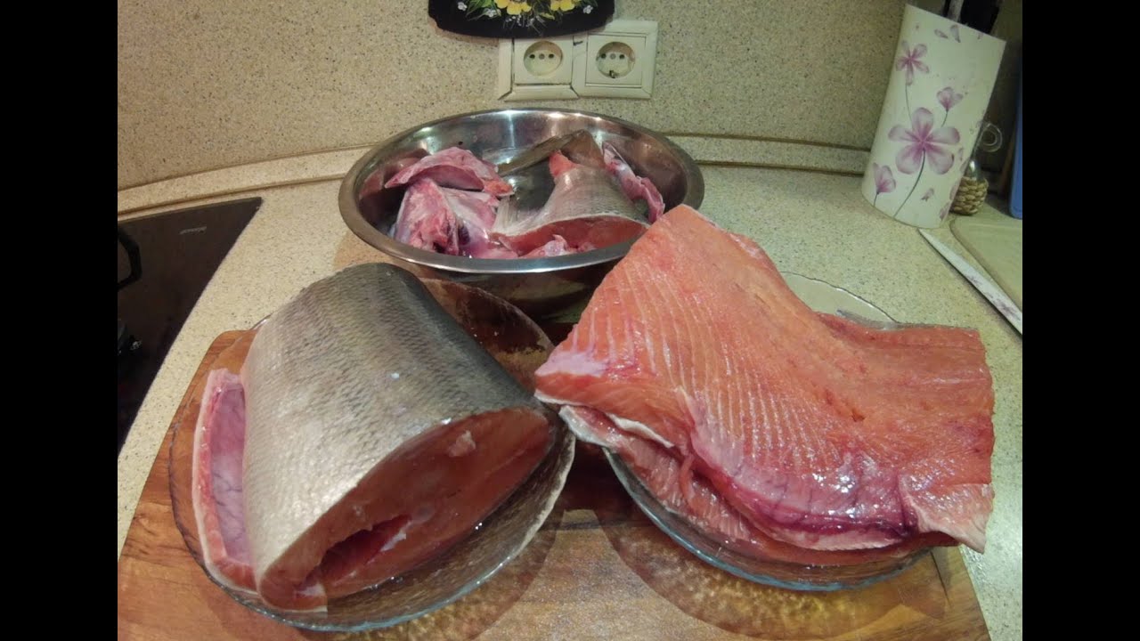 разделка лосося. форель без костей. разделка лосося. лосось разделанный. лосось разделанный.