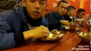 streetfood surabaya Review Ayam Goreng Nelongso di dekat Pintu Masuk UNESA Surabaya. 