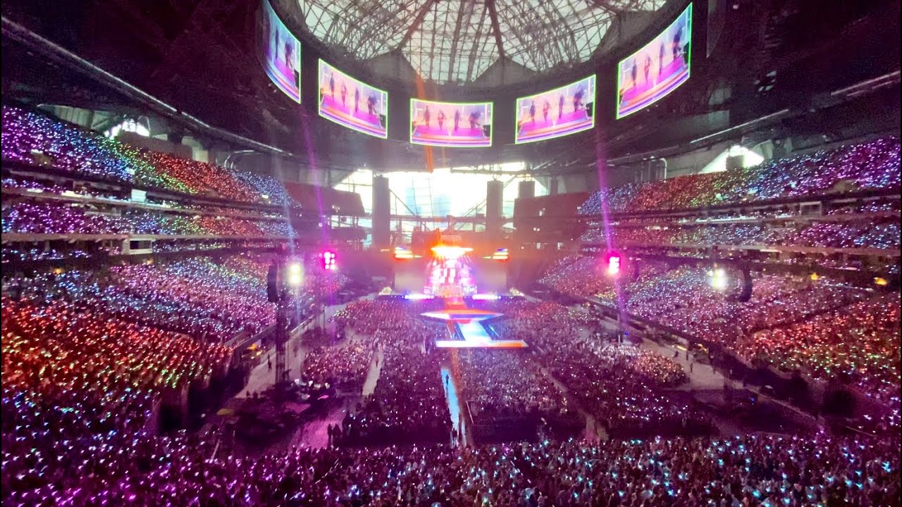 Taylor Swift - ERAS TOUR - Atlanta April 30, 2023 - Mercedes Benz Night