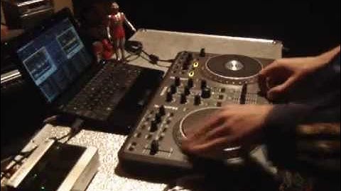 Scratches with Numark Mixtrack and Traktor Scratch Pro