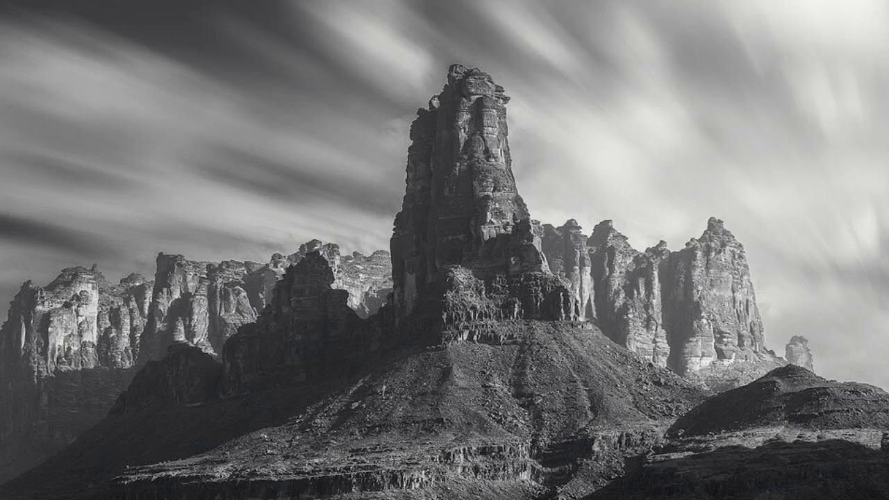 قصيدة عمرو بن الأهتم:  ألا طرقتْ أسماء وهي طروق