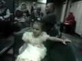 اخ بينك اختة