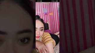 Della Penuh Keindahan