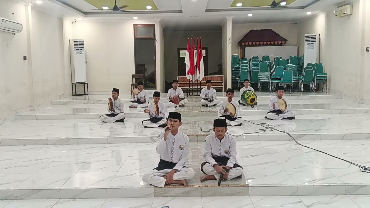 Hadroh SMAN 95 JAKARTA Sholawat sholatum bissalamilmibun 
