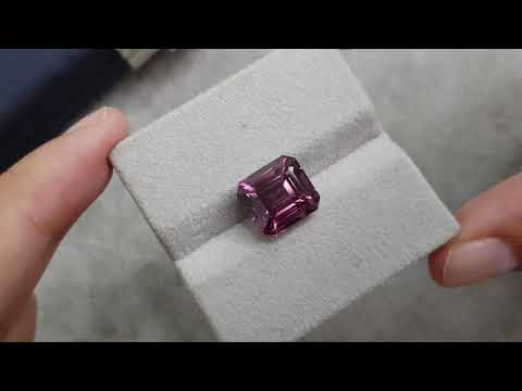 Intense red hyacinth zircon in octagon cut 10.29 ct Video  № 3