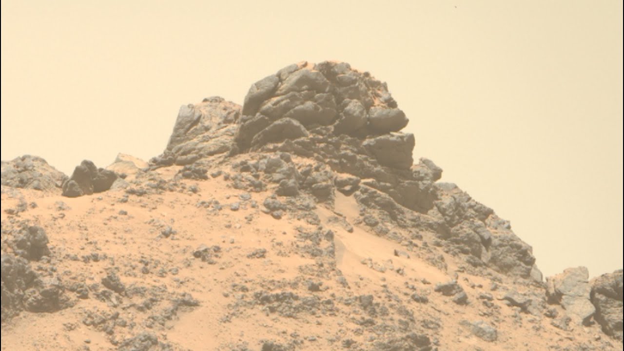 NASA's Perseverance Rover Encounters a Possible Meteorite On Mars' Surface || Alien Rock