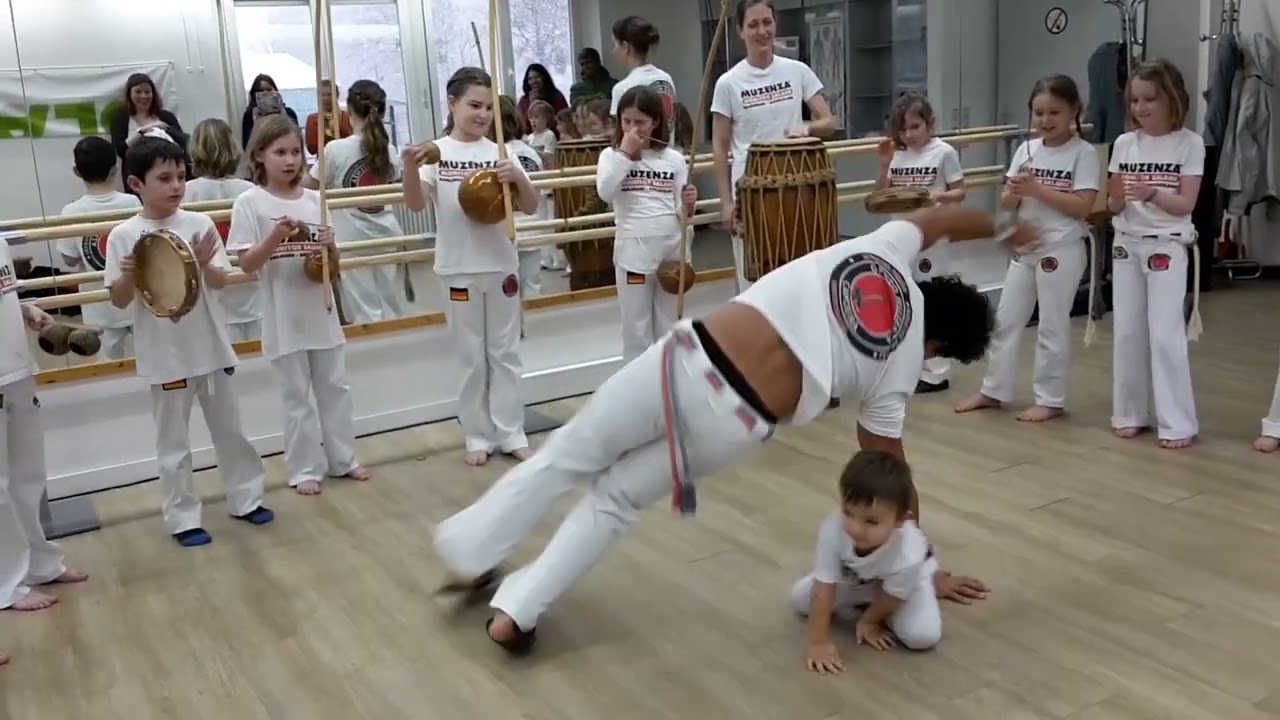 CAPOEIRA FÜR KINDER I PROFESSOR SALAME 
