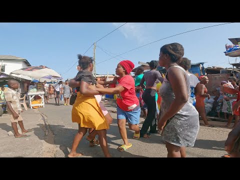 ANGRY AFRICAN WOMEN FIGHTING IN LOCAL COMMUNITY, GHANA