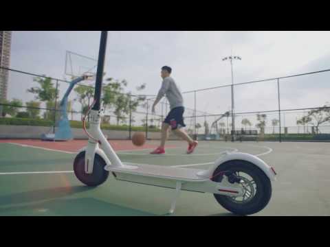 Xiaomi Mi Pro Електрически Скутер с Максимална Скорост 25 км/ч и Максимална Автономност 30 км в Черен Цвят