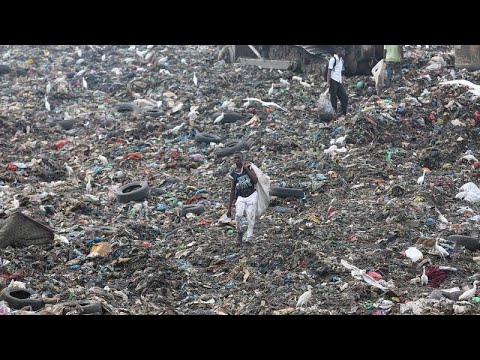 Gabon: Children survive scavenging for items at garbage dump to sell