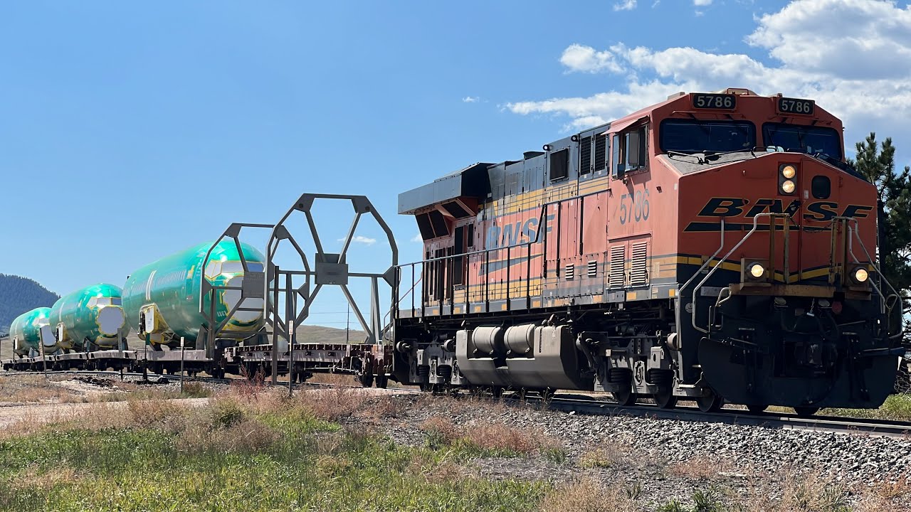 Fuselage Train Boeing Fuselage Train! 3 Boeing 737 Airplanes on a NB J-NEWINB9-26A ...