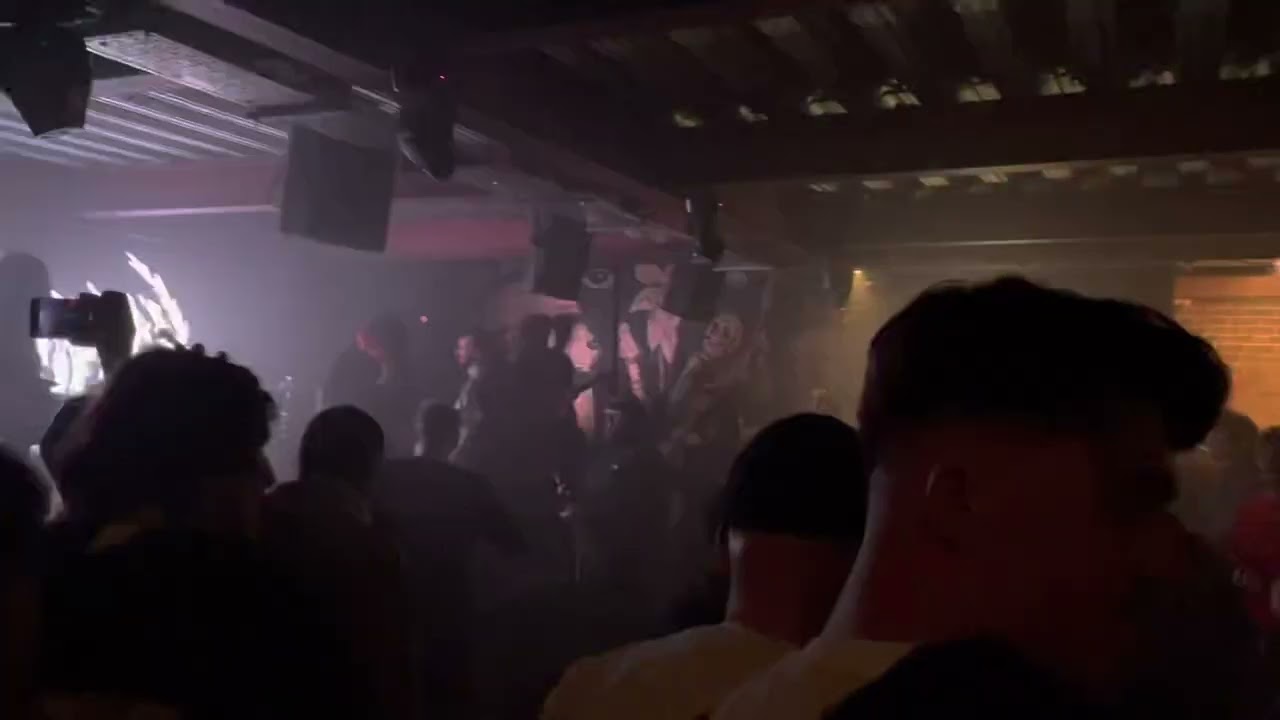 Смотреть «God Complex - Red Chord/Sudden Panic (feat. Olli Appleyard) (Live @ Zanzibar, 19/02/21)» на YouTube Смотреть «God Complex - Red Chord/Sudden Panic (feat. Olli Appleyard) (Live @ Zanzibar, 19/02/21)» на YouTube