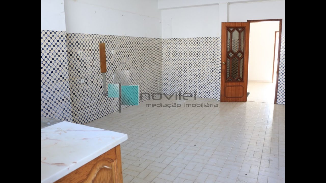 Apartamento T3 próximo do centro da localidade de Mira de Aire em Razoável estado de conservação