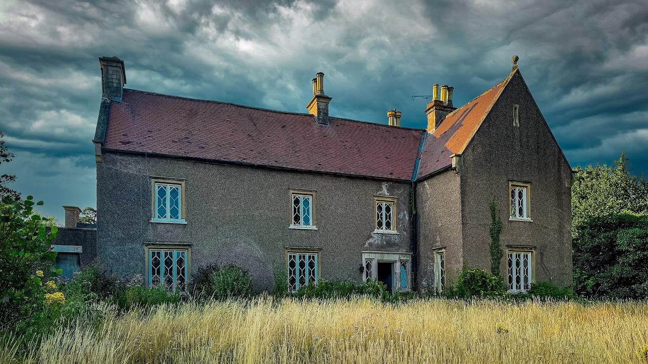 Miniatura del video: HAUNTED Farm Mansion The Owner Refuses to Enter at Night