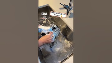 Deep cleaning my toaster 😲🧽          🎥: TikTok / zencleans