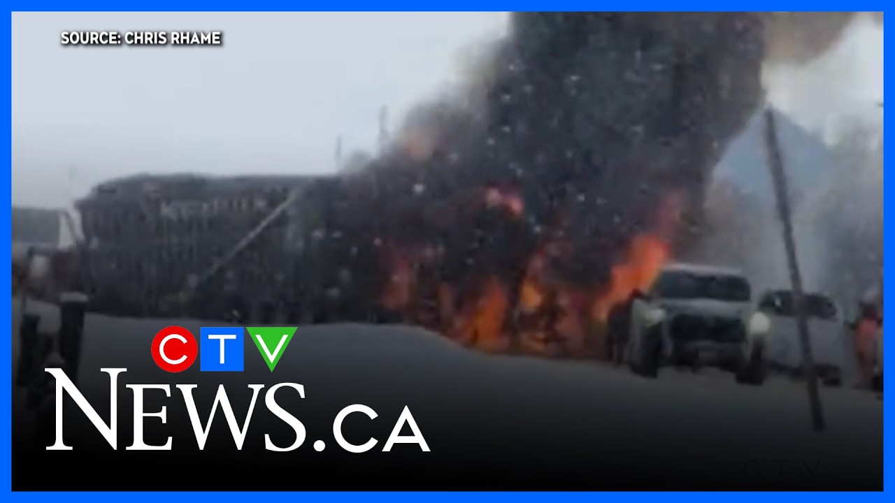 Video shows truck fire on Hwy. 11 in northern Ont. - YouTube