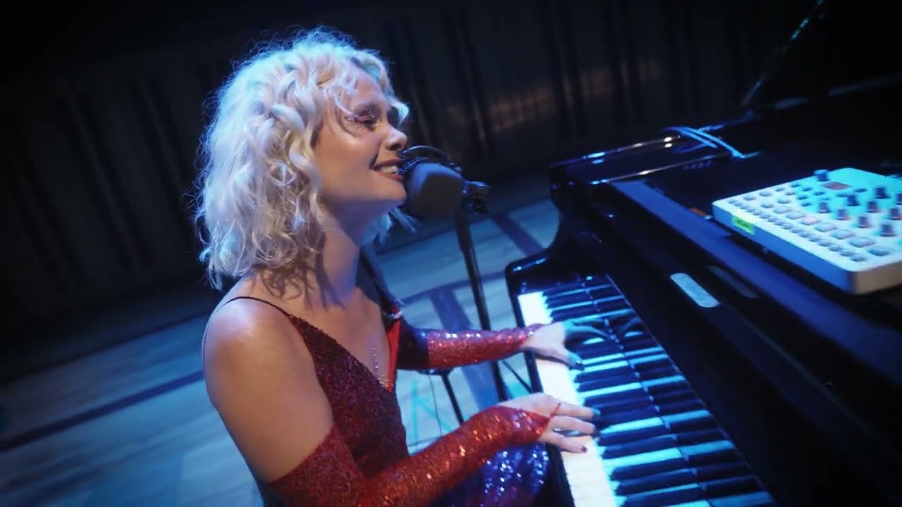 Holysseus Fly - Anchors (Live Performance)