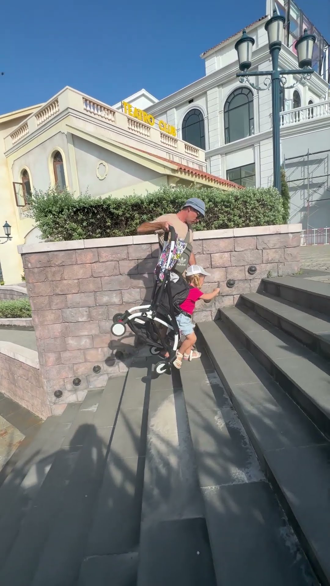 Dad's Method of Getting a Stroller Up Stairs || ViralHog