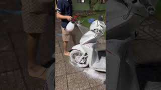 Rua xe khong cham ekokemika Bio45 nhap khau tu italia giup tiet kiem thoi gian v