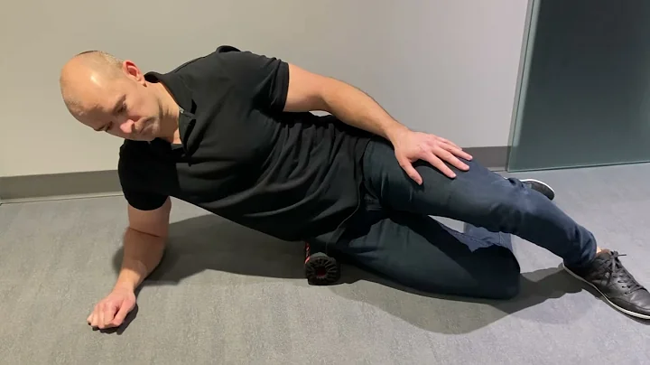 Foam Rolling the Hip & Glutes: Gluteus Minimus Mus...