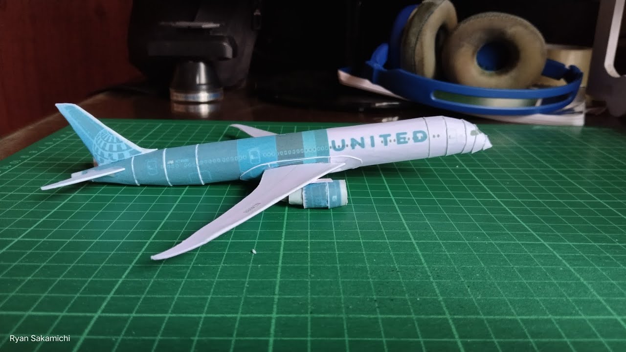 United Airlines B787-9 (N24988) 