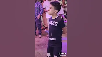 طفل يرقص علي كليب يا اصفر لعبد الباسط حموده و مسلم الجزء الثاني 
