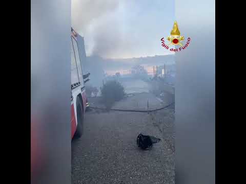 Vasto incendio a Macomer: ancora in atto operazioni di bonifica e di spegnimento