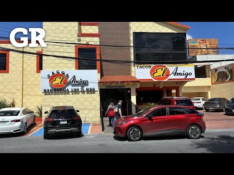 Taco shop 'eats up' sidewalk in Col. Roma | Monterrey