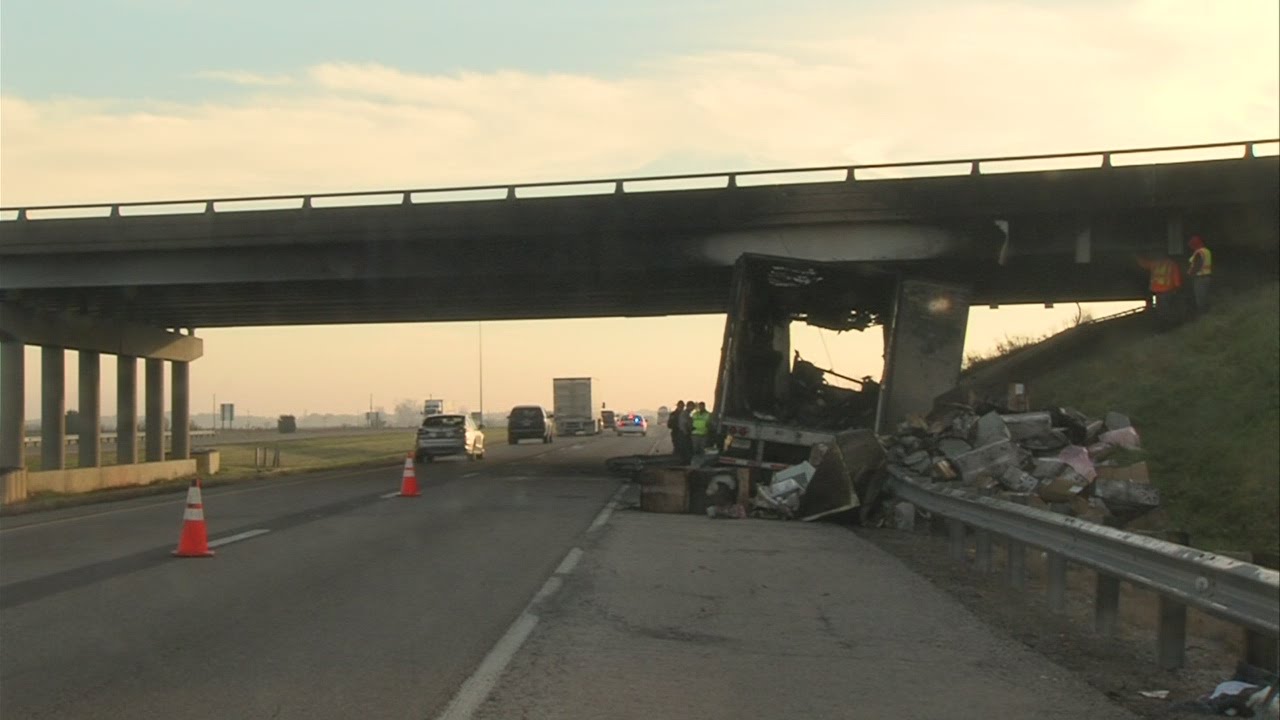 One dead in Interstate 70 accident in Illinois - YouTube