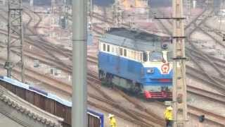 {CNR} Single Diesel Locomotive DF4 1750 arriving Beijing Railway Station