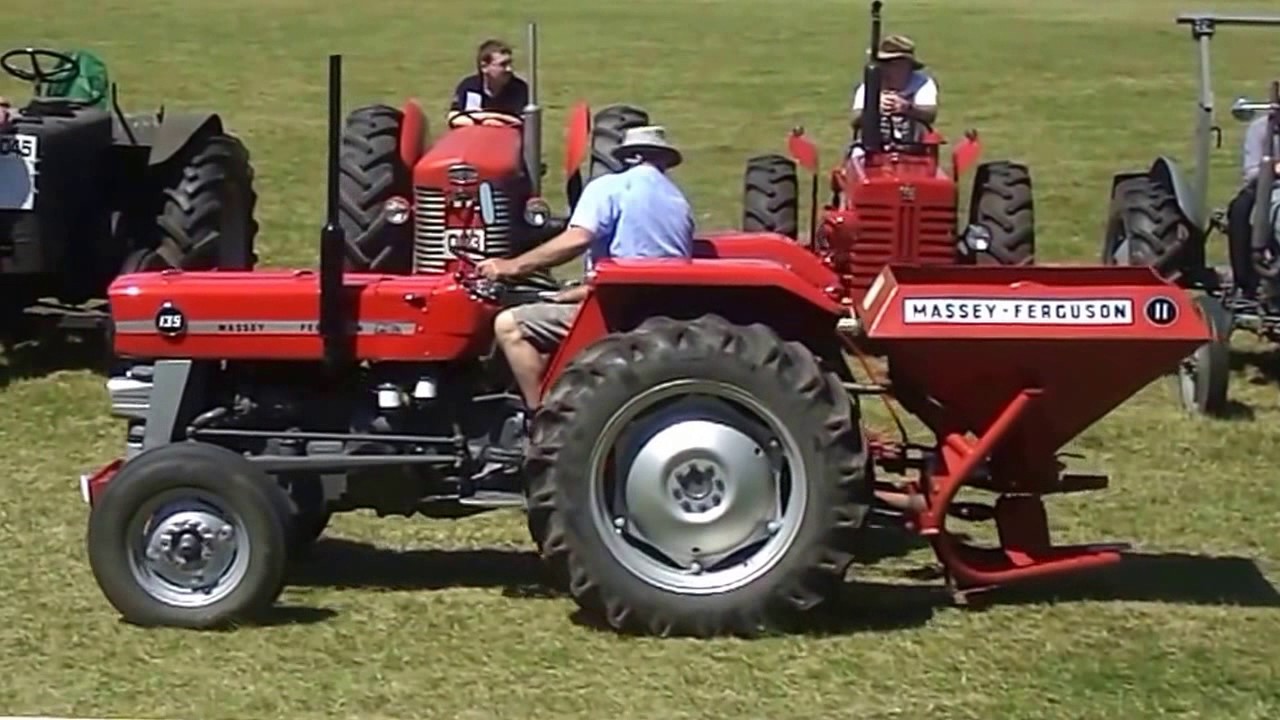 Steam and Vintage Machinery Show Oswestry Show Ground Classic Tractors