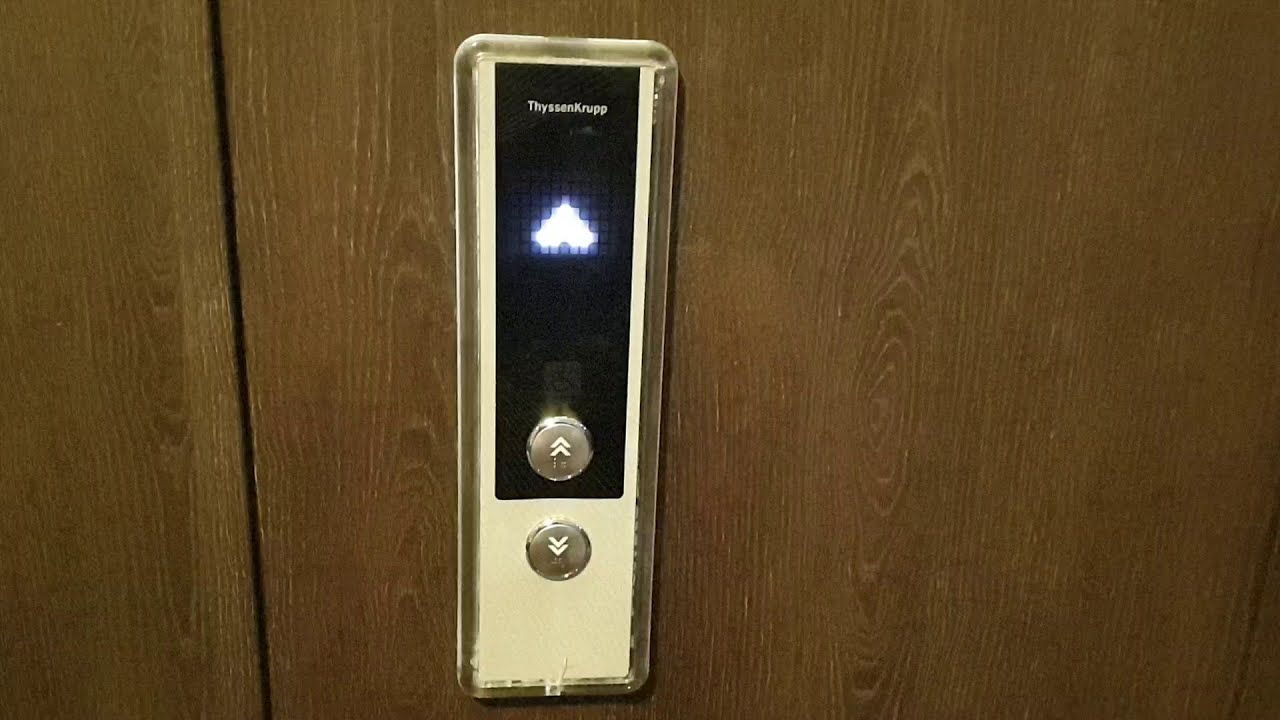 전주완주혁신도시(전북혁신도시) 더클래식호텔(완주군 이서면) B1~8층 운행용 왼쪽 15인승호기 티센크루프엘리베이터(티케이엘리베이터) 탑사기(2020.03.07 촬영)