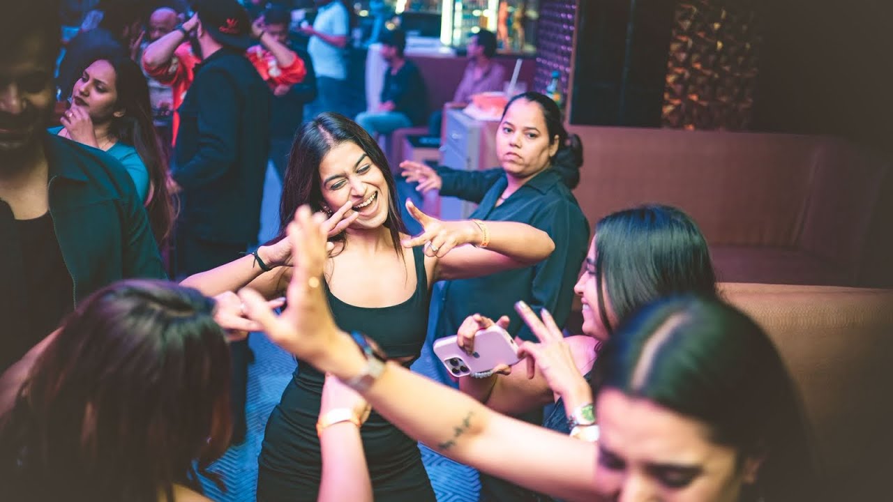 Ayushi Khurana Birthday Vlog!! #shrutianand #manishasaxena #bdayvlog #smash 