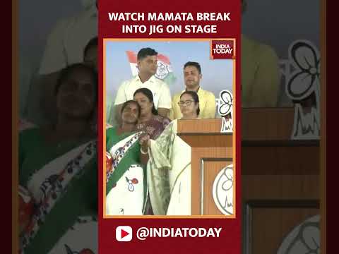 West Bengal CM Mamata Banerjee Joins A Few Women As They Dance Together On Stage | India Today