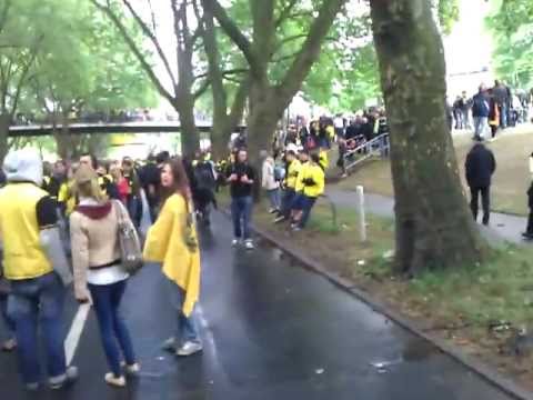 BVB Meisterfeier auf der B1 -Sonntag 15.05.2011 -die B1 ist gesperrt.mp4