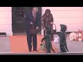 スリラーを弦楽器で演奏する中で大統領夫婦がキャンディーを渡してゆくシュールなホワイトハウスのハロウィン　2019 年10月28日ー日本で報道されない報道