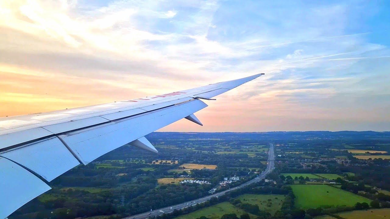 [4K] Amazing sounds | Air India Boeing 787-8 Dreamliner landing at London Gatwick
