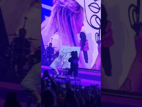 Halsey painting while singing Be Kind in concert