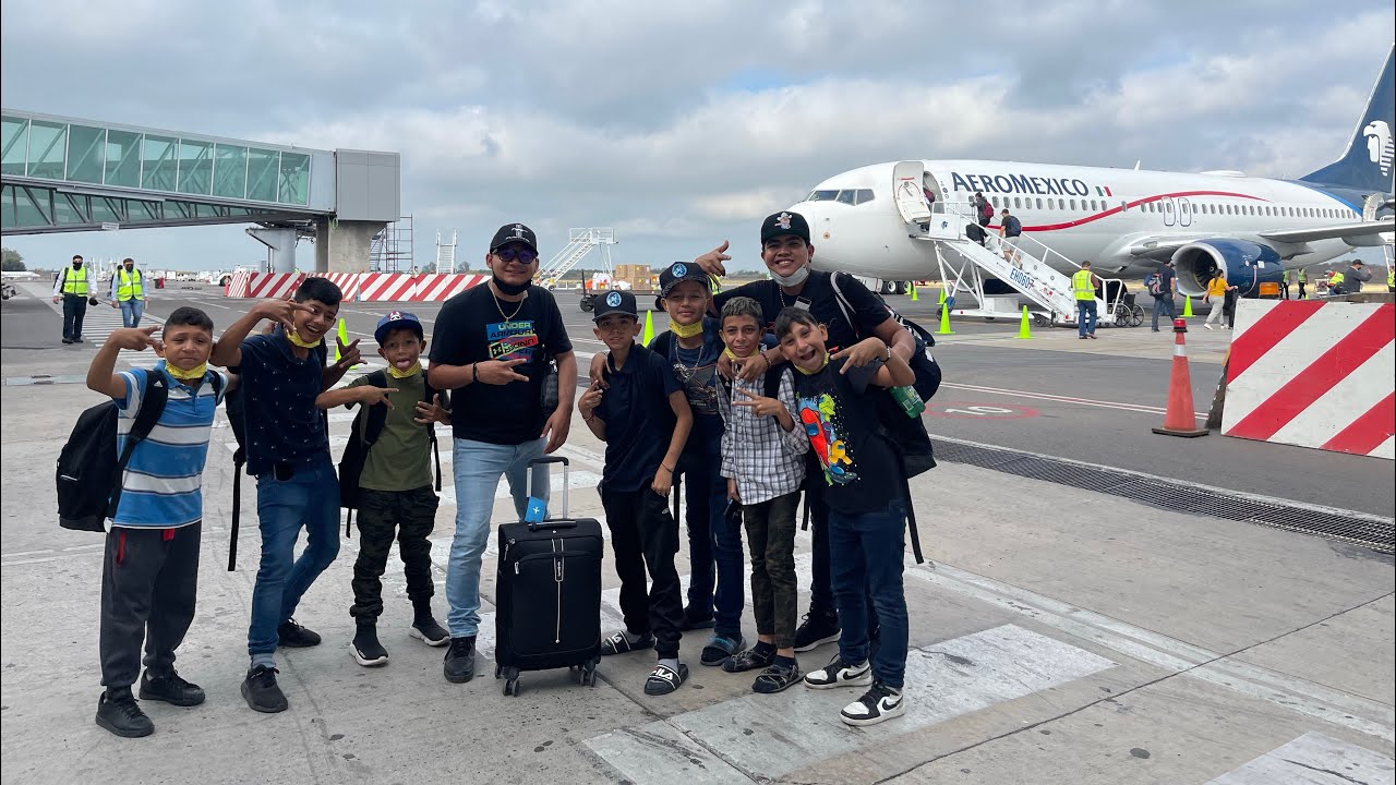 SOÑADORES VUELAN EN AVIÓN POR PRIMERA VEZ ✈️🤣 / MIRA LAS REACCIONES 😱 Grillo La Duda