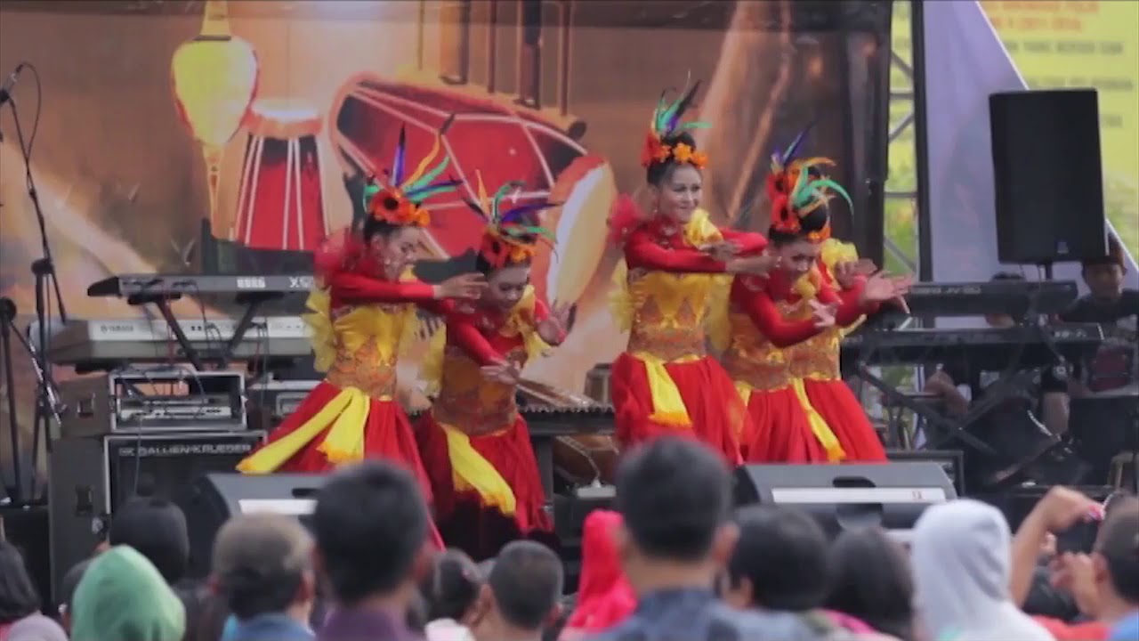 iwan bule jadi pj gubernur Rumingkang (Pentas Akbar Musik Sunda PANARATAS 2014)