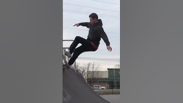 Frontside Lipslide #skateboarding #shorts