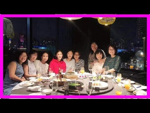 黄圣依晒20周年同学聚会照，同学都已成“大妈”，人群中就她最美