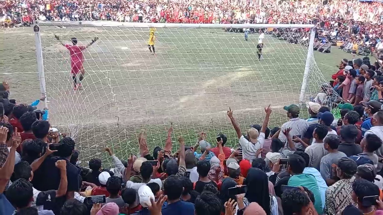 Drama adu penalti antara Wera fs vs Sape putra. Di lapangan semangka Sape