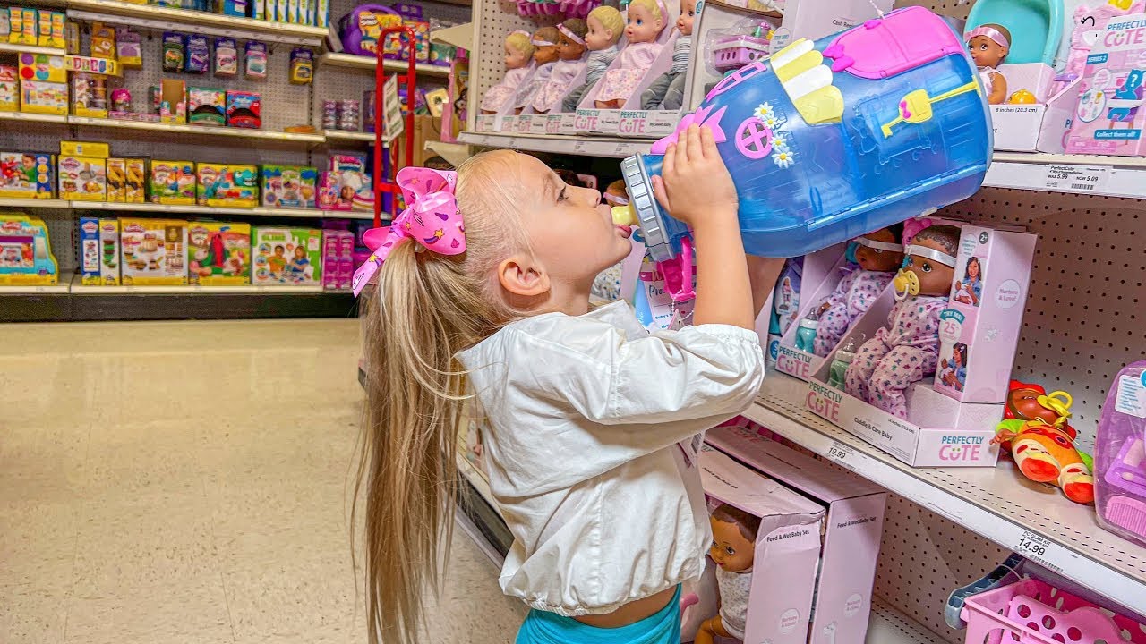 Alisa and Dad play Family Challenge with rainbow surprise