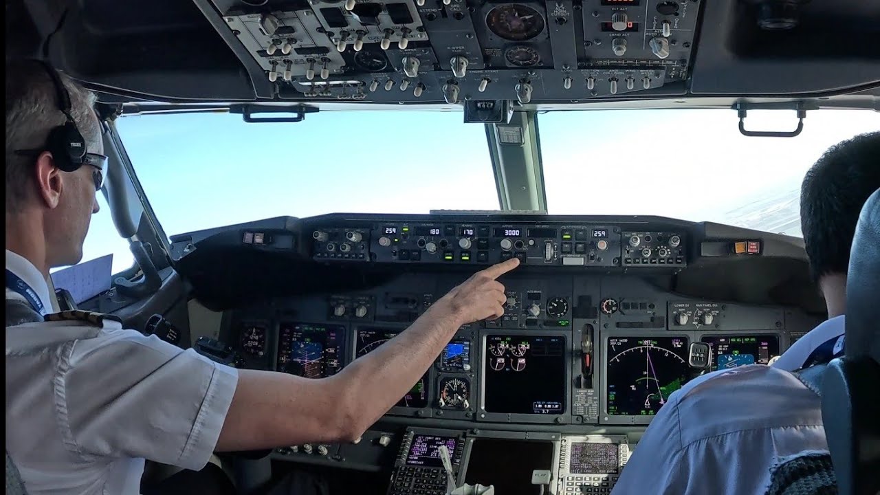 Piloting the Boeing 737-800 out of Brussels | Cockpit Views